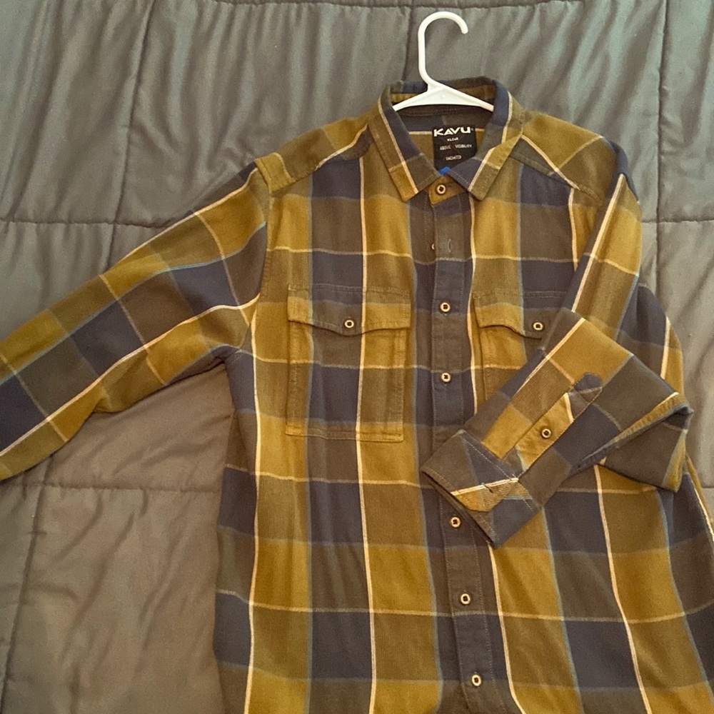 Kavu Men’s Long Sleeved Button Down Flannel Shirt.